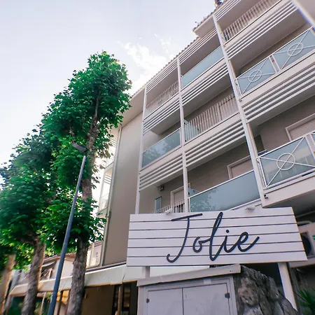 Jolie Hotel