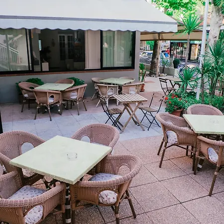 Jolie Hotel
