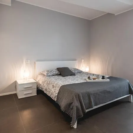 New Roomy & Garden شقة