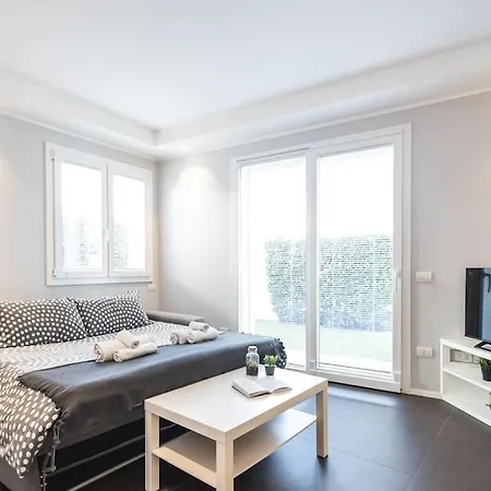 شقة New Roomy & Garden