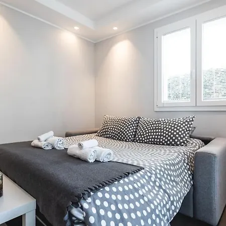 New Roomy & Garden شقة *