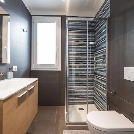 New Roomy & Garden شقة *