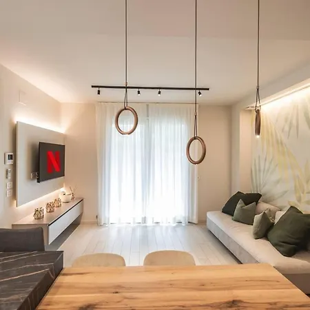 New Modern Seaside House With Garage