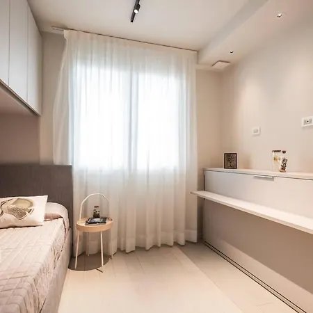 Apartment New Modern Seaside House With Garage
