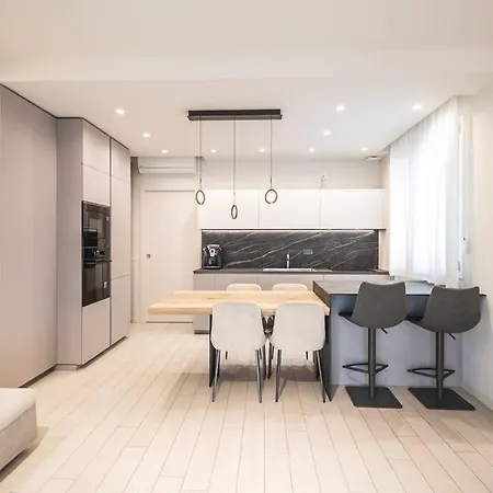 New Modern Seaside House With Garage Apartment Riccione