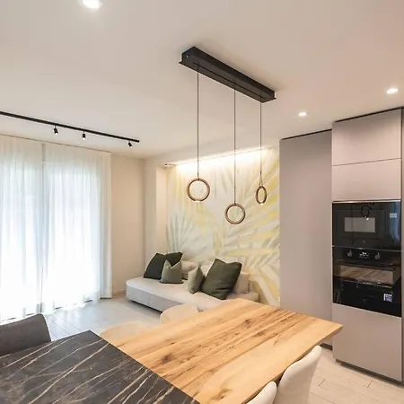 Apartment New Modern Seaside House With Garage