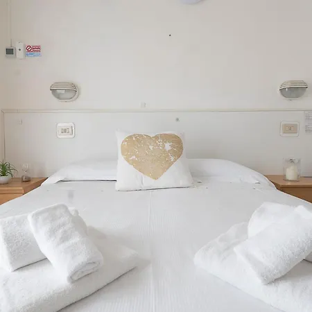 Hotel Le Vele - Fronte Playa Del Sol 108-109 3*