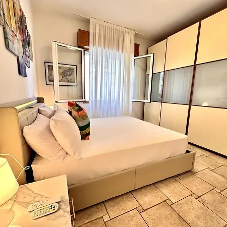 Vle Dante Riccione-lusso In Centro-doppio Living Room-2 Matrimoniali Kingsize-doppia Cucina Professionale-3 Bagni Completi-2 Parcheggi Gratuiti In Garage-250mt Dal Mare * Riccione