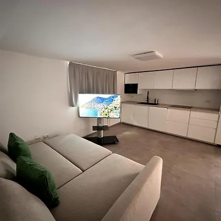 Vle Dante Riccione-lusso In Centro-doppio Living Room-2 Matrimoniali Kingsize-doppia Cucina Professionale-3 Bagni Completi-2 Parcheggi Gratuiti In Garage-250mt Dal Mare Apartment Riccione