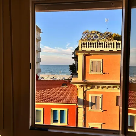 Appartement Aria Di Mare Su Viale Ceccarini Riccione