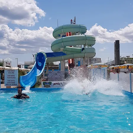 Sul Mare Con Servizio E Aquapark Apartman Riccione
