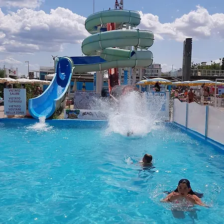 Sul Mare Con Servizio E Aquapark Apartman Riccione