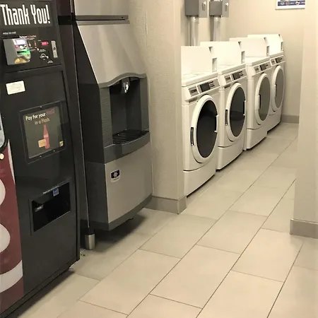 Отель Hotel Marzia Con Piscina Риччоне