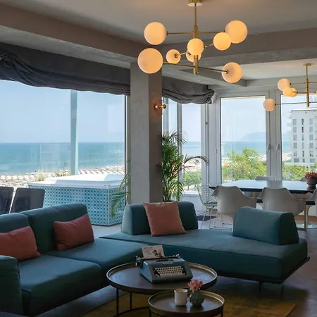 The Box Hotel 4*