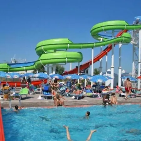Panzió Fiorina - Colazione Fino A Mezzogiorno - Village Gratuito - Aquafan25 Oltremare20 Riccione