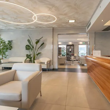 Club Hotel 3*