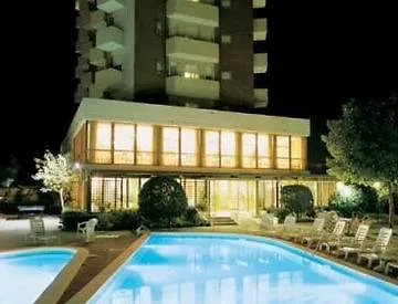 Alexandra Plaza 4* Риччоне