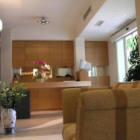 England Aparthotel 4*