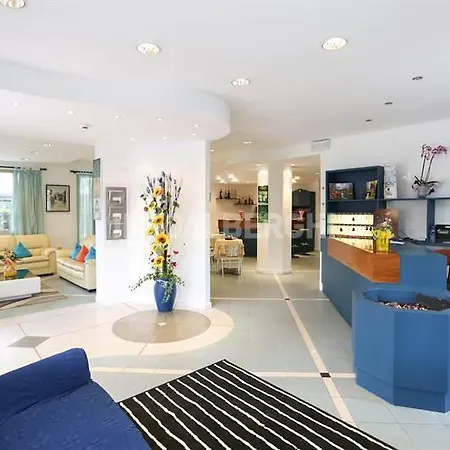 Hotel Fucsia 2*