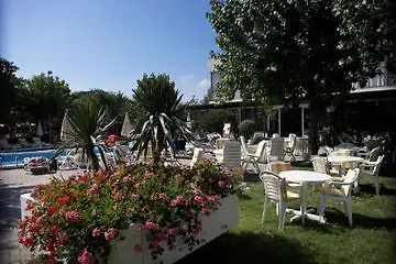 Alexandra Plaza Отель Риччоне