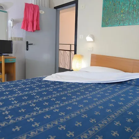 Hotell Iride & Breakfast- Ideale Per Famiglie E Coppie Riccione