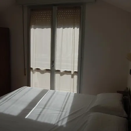 Flores Hotel *