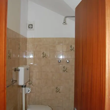 Flores Hotel *