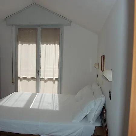 Flores Hotel *