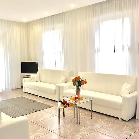 Montebello Nuova Gestione ホテル リッチョーネ