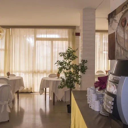 Hotel Fucsia 2*