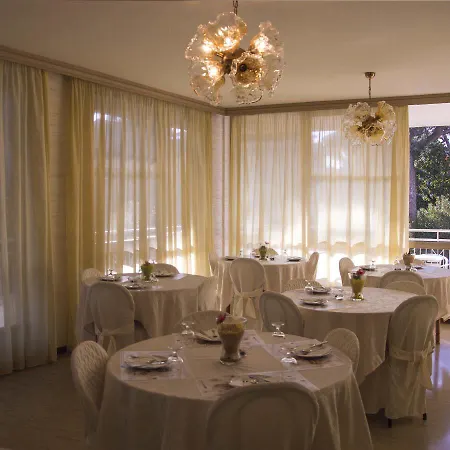 Fucsia Hotel 2*