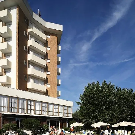 Отель Alexandra Plaza 4*