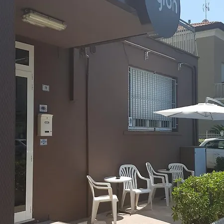 Byron Light Nuova Gestione 2024 2* Riccione