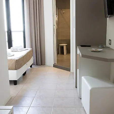 Hotel Monica 2*