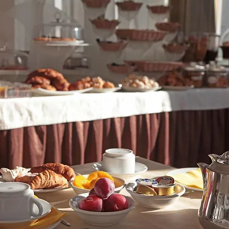 Hotel Antibes 3*