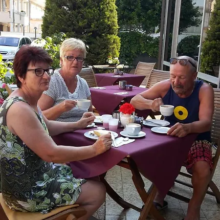 Hotel Eugenia *
