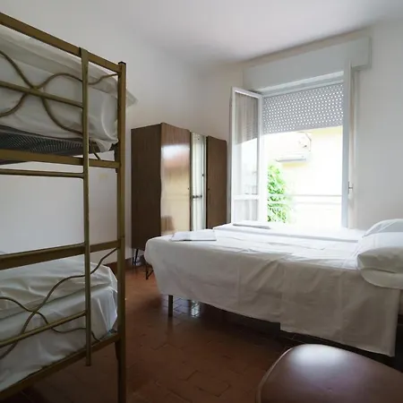 Flores Hotel *