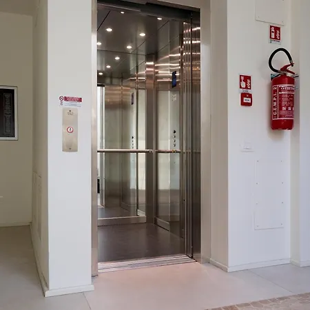 White Aparthotel 3*