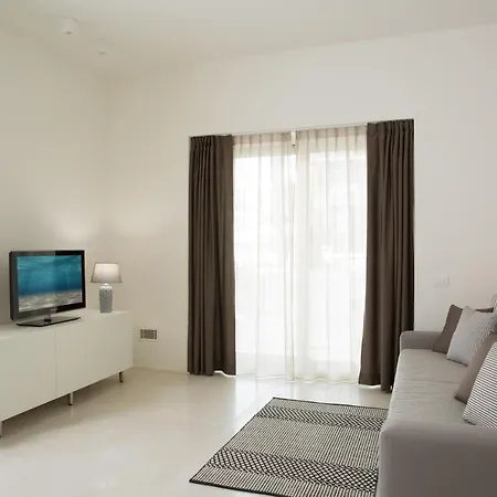 Aparthotel White 3*