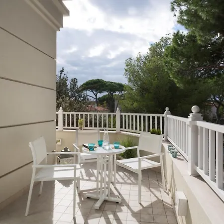 White Aparthotel 3*