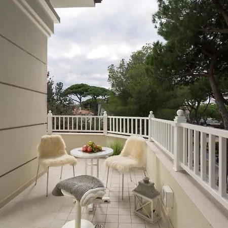Aparthotel White