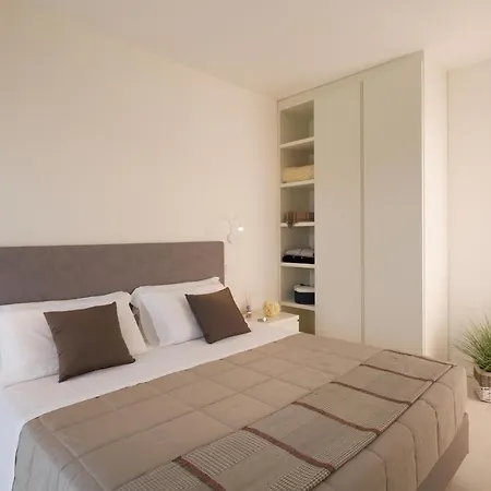 Aparthotel White 3*