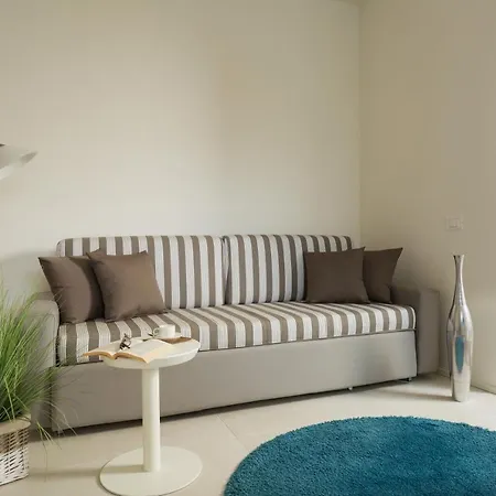 Aparthotel White 3*