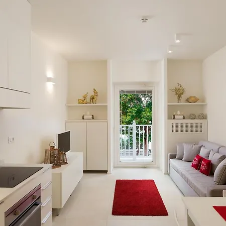 White Aparthotel