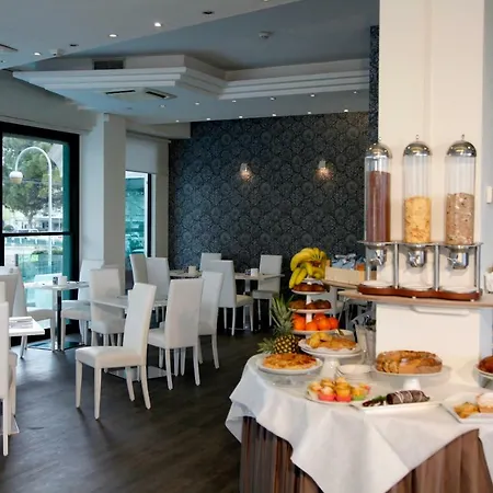 Hotel Montecarlo - Vista Mare Con Piscina & Area Fitness 3* リッチョーネ