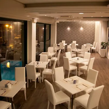 Hotel Montecarlo - Vista Mare Con Piscina & Area Fitness 3* リッチョーネ
