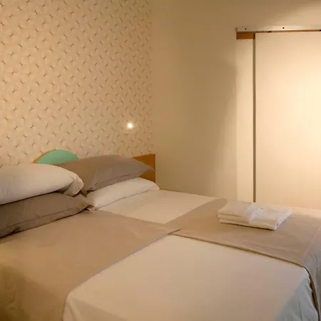 ホテル Hotel Montecarlo - Vista Mare Con Piscina & Area Fitness 3*