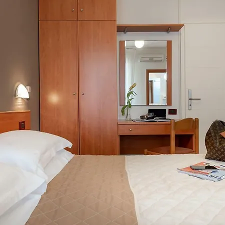 Hotel Pierre 3*