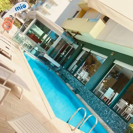ホテル Hotel Montecarlo - Vista Mare Con Piscina & Area Fitness