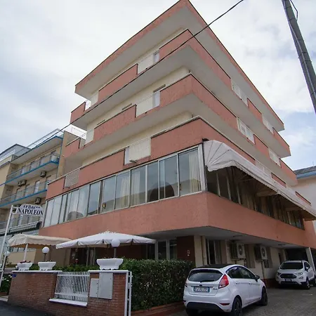 Napoleon Hotell 2*